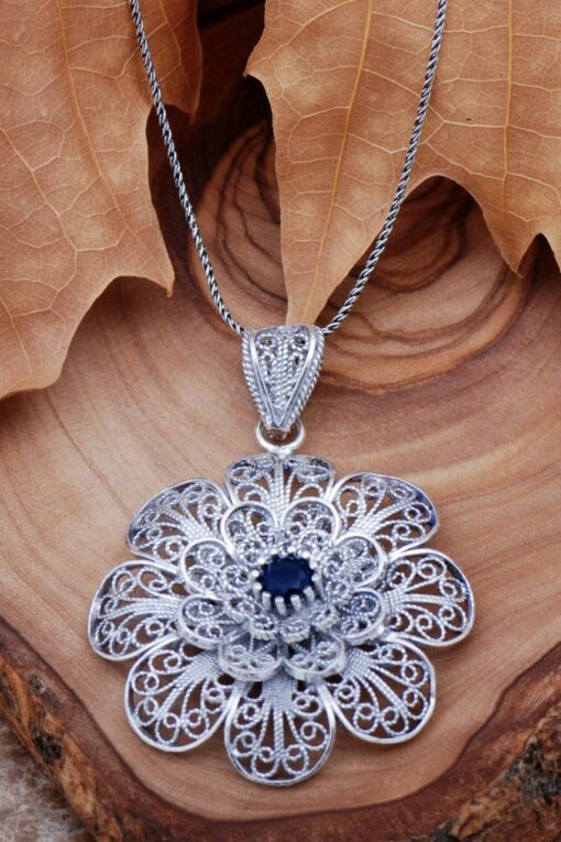 Filigree Engraved Daisy Silver Necklace 6755