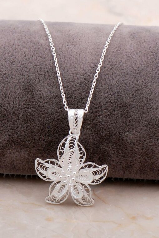 Filigree Engraved Silver Flower Necklace 6871