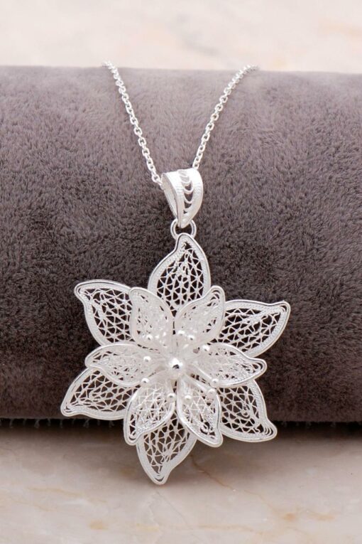 Filigree Engraved Silver Flower Necklace 6880