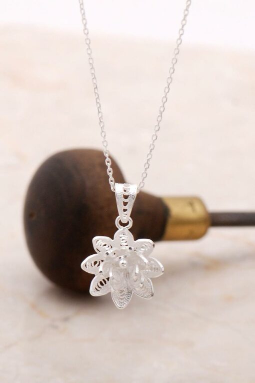 Filigree Engraved Silver Flower Necklace 6881