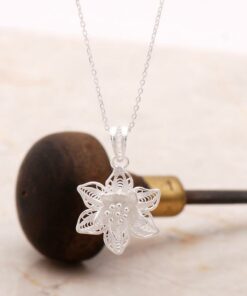 Filigree Engraved Silver Flower Necklace 6886