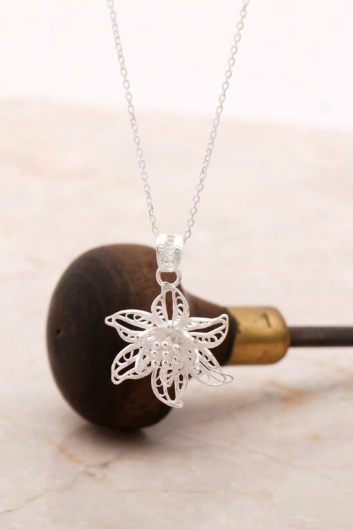 Filigree Engraved Silver Flower Necklace 6888