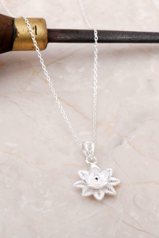 Filigree Engraved Silver Flower Necklace 6895
