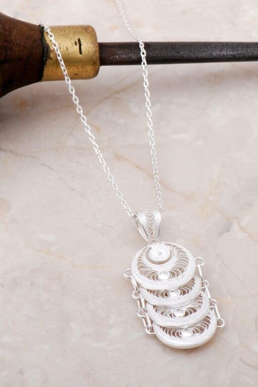 Filigree inlaid sequin silver necklace 6896