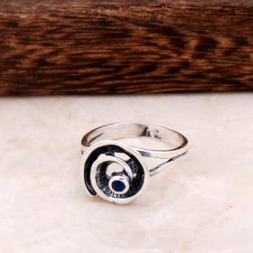 Srebrny pierścionek z kutym młotkiem ze wzorem ślimaka 2867