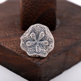 „Iris“ gėlių markazito akmens dizaino sidabrinis žiedas 2416
