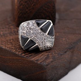 Srebrny pierścionek z onixem i markazytem z cyrkonią 2409