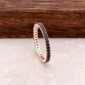 Кільце з рожевого срібла в один ряд із дорогоцінним камінням і сапфіром 2661