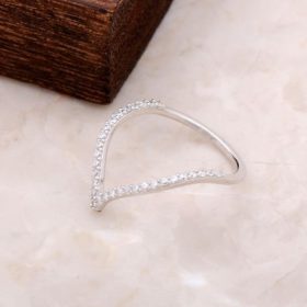 Zircon Design Silver Ring 824