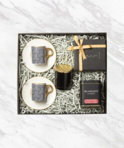 Juodos ir auksinės kavos malonumų dovanų dėžutė